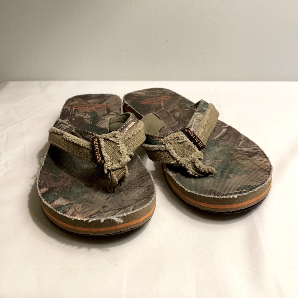 Real Tree Drake Jr. Flip Flops Sandals size 5M